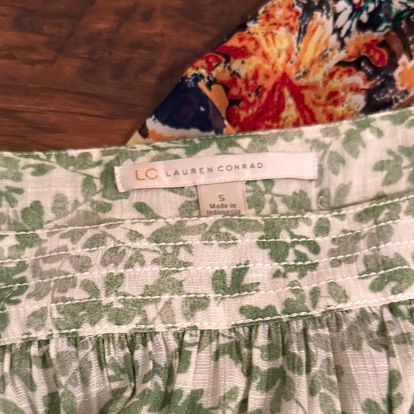 Women’s Blouse Bundle - Picture 2 of 4